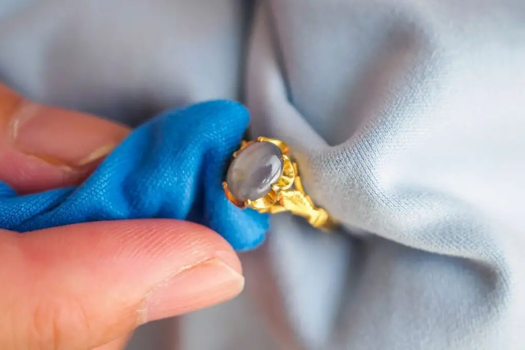 How To Clean Gold Jewelry